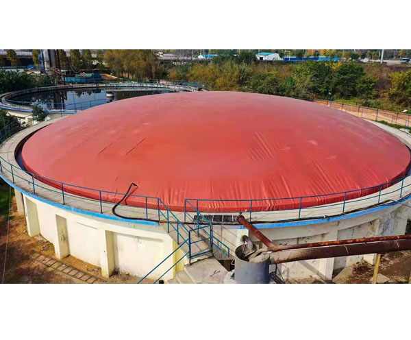 黑膜紅膜沼氣袋的對比