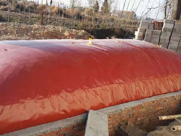 ?黑膜沼氣池優(yōu)點（黑膜沼氣池的作用）